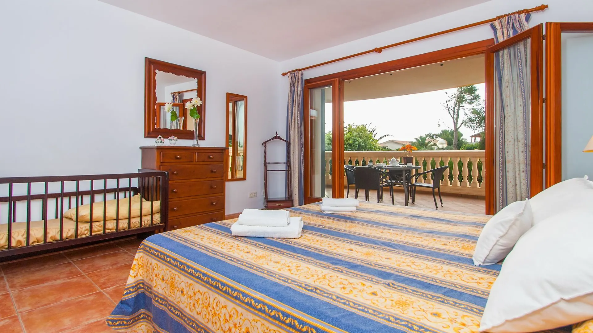 V. Can Besso Alcanada Villa